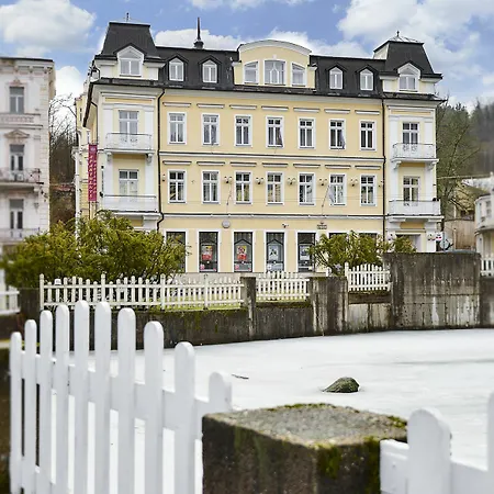 Park Apartment *